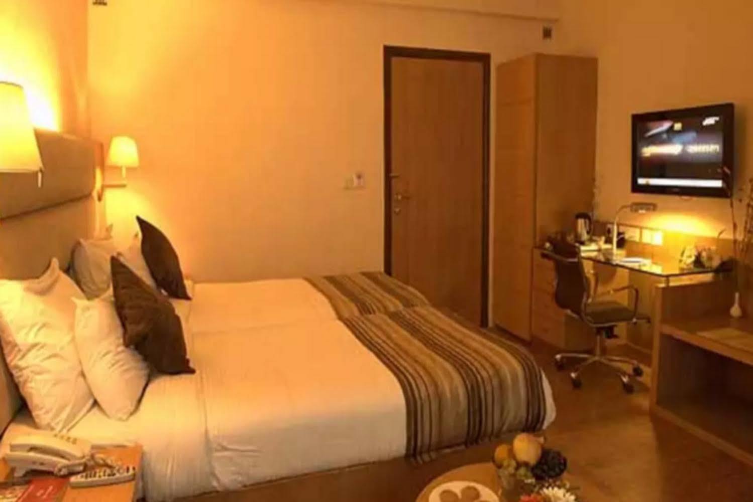 The Manor Bareilly By Leisure Hotels Esterno foto
